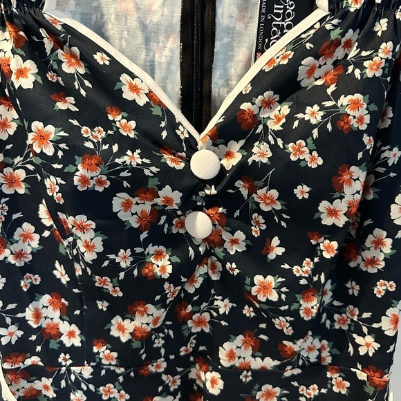 Unique Vintage Lady Vintage Ditsy Floral Dress - Picture 8 of 8